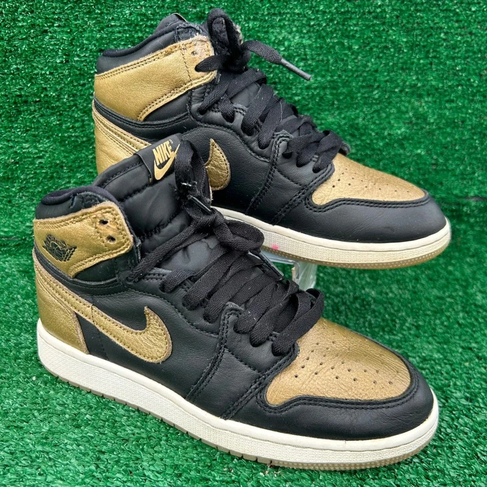 Nike Air Jordan 1 Retro High OG Gold Toe Youth 5.5 W 7 Black Gold 575441-007